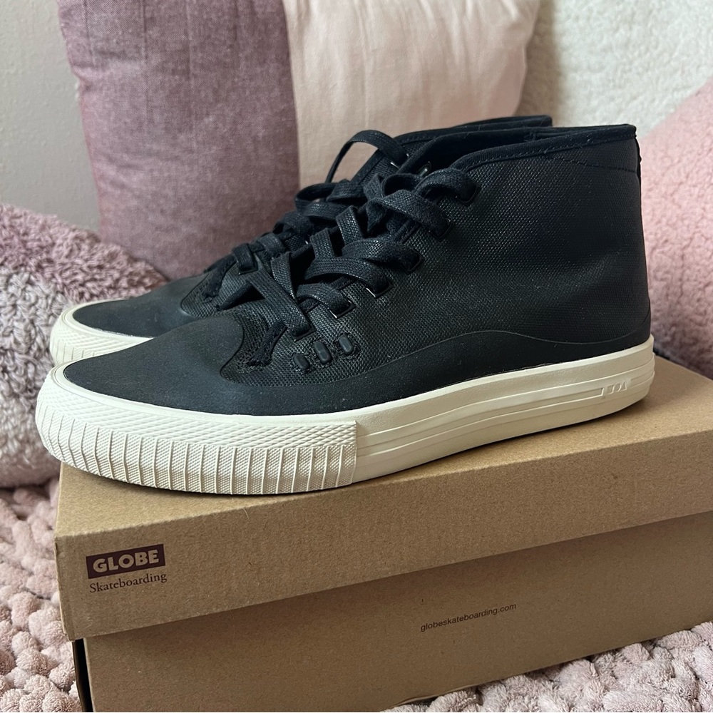 Globe Gillette Mid Black Sneakers